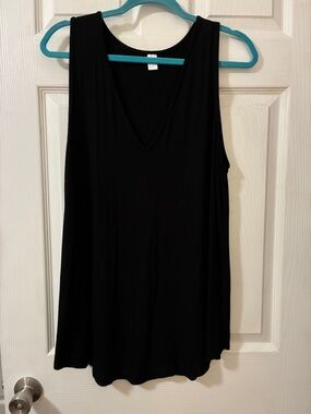 Black V-Neck Sleeveless Women's Top